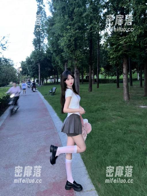 17c吃瓜公开课：黑料爆料永久上线，听说越看越上瘾！