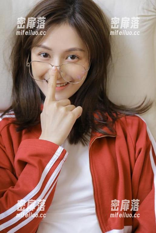 我在万篇长征-黑料不打烊668网页上找到的人生哲学：无论多大事，先吃上这一口瓜！