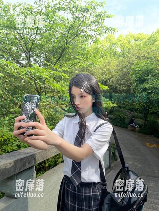 在hlw.bet上，收藏那些你根本不敢信的八卦瞬间
