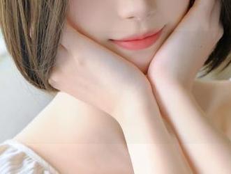 瓜皮分飞的瞬间：下载“五一吃瓜群众app”，你的快乐源泉开启了！
