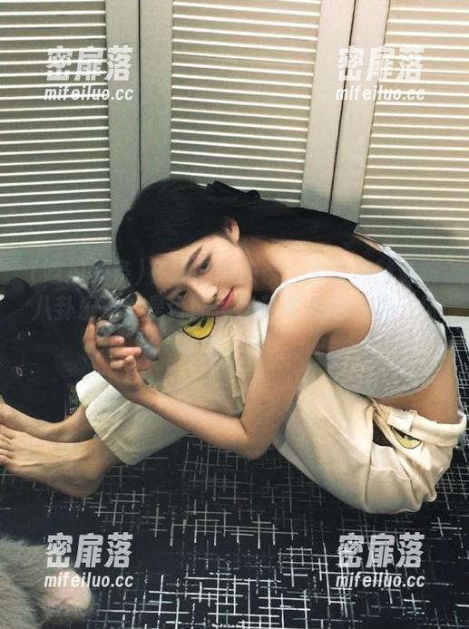 在线吃瓜头条：大张旗鼓奏响八卦乐章，是否能掩盖我内心的“吃干抹净”？