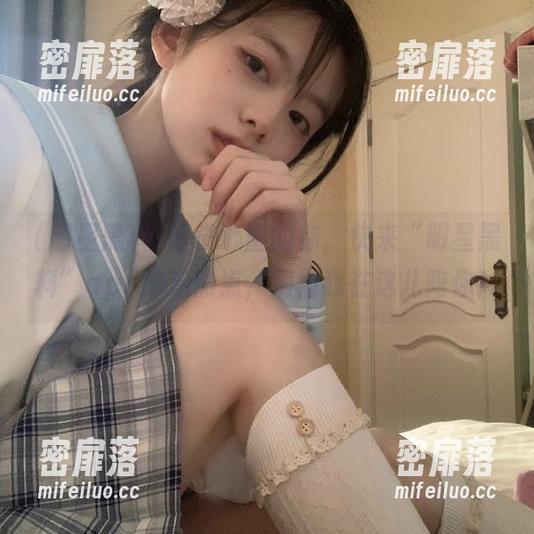 好奇心重的你，快来“明星黑料”app追追热点，别怕我在这儿陪你！