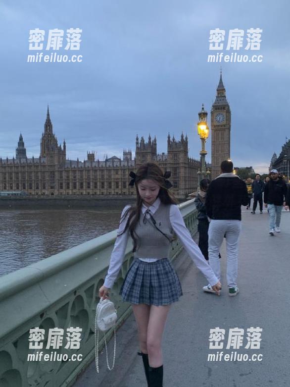 从此黑料不再孤单！明星黑料苹果版带你肆意戳穿明星的光鲜外表！